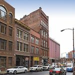 The Honky Tonk 2 Blocks To Broadway,Printers Alley