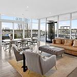 Broadway Views Lux Gulch Condo+ Private Balcony