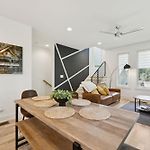 Modern Townhouse Close To Broadway