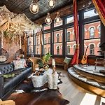 The Velvet Songbird Downtown Luxe Sleeps 24