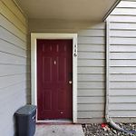 Spacious 2-Bedroom Near Downtown Nashville