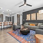Stylish Nashville 2Br W Skyline Views