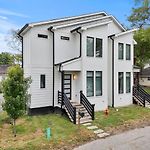 Prince Ave Sleeps 8 2 Master Suites Huge Parking