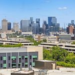 Stylish Nashville 2Br W Skyline Views
