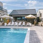 Modern 4Br | Easy To Broadway + Heated Pool