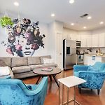 West End Townhome With 2 En-Suites And Free Private Parking