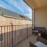 West End Townhome With 2 En-Suites And Free Private Parking