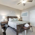 3-Story West End Condo | Free Garage Parking | Near Vanderbilt Medical