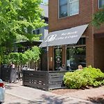 River View Luxury Condo With Garage, Walk To Downtown
