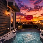 Rose Social - Rooftop Hot Tubgame Roomsleeps 12