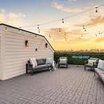 2 Rooftop Homes - Sleeps 24 - Near Geodis Park