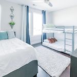 Modern Skyline-View Townhome For Groups Up To 8