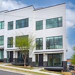Downtown Modern, Rooftop Patio, Vanderbilt, 8 Beds