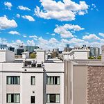 Neon Balcony House - Sleeps 12 Near Broadway