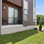 Executive Mid Term Nashville Rental - Office And Garage
