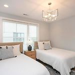 Downtown Modern, Rooftop Patio, Vanderbilt, 8 Beds