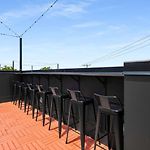 Luxury Living At Velvet And Vinyl Rooftop 6 Beds