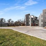 Luxury Living At Velvet And Vinyl Rooftop 6 Beds