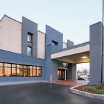Holiday Inn Express & Suites Nashville-I-40 & I-24