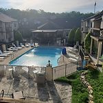 Club Hotel Nashville Inn & Suites