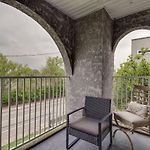 Beautiful 3 Bedroom- Free Parking 2M To Broadway