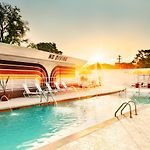 The Dive Motel And Swim Club