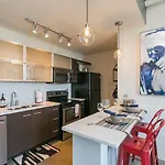 Mid Century Modern Downtown 30+ Night Min Holiday home *