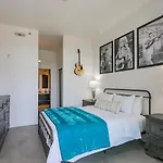 Holiday home Mid Century Modern Downtown 30+ Night Min