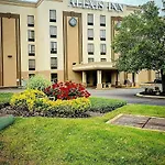 Alexis And Hotel