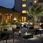 Courtyard By Marriott Airport