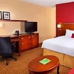 Courtyard By Marriott Airport Hotel