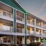 Hometowne By Red Roof - Airport/briley Pkwy 2* Nashville