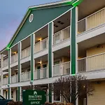 Hometowne By Red Roof - Airport/briley Pkwy 2* Nashville