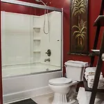 Holiday home Vacation 5 Mins To Down Town 2 Bedrooms 2 Baths Garden Area Hot Tub