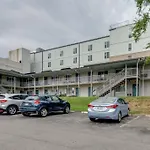 Vibrant Modern Studio Within 2 Miles Of Downtown!