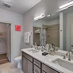 Holiday home Modern Condo: 7 Mi To Downtown! *