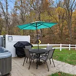 Apartment Brenda Lee History 2br Pool Hot Tub