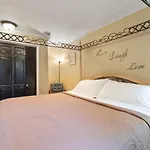 Brenda Lee History 2br Pool Hot Tub Apartment
