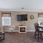 Apartment Brenda Lee History 2br Pool Hot Tub Nashville