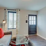 Fun Apartment Walk To Dinning -302