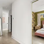 Vibrant Designer House With Roof Deck & Garage Near Dt