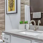 Big New And Modern With Skyline View Mural And Ping Pong Holiday home