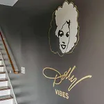 Big New And Modern With Skyline View Mural And Ping Pong Holiday home