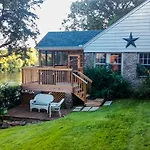 River Cottage On The Cumberland