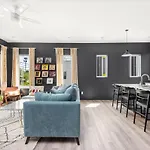 Vibrant Designer House With Roof Deck & Garage Near Dt