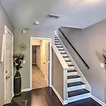 Spacious Nashville Townhome W\\/ Private Deck & Yard