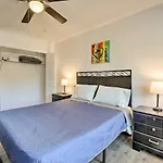Modern Nashville Townhome: Large Yard & Deck!