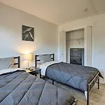 Modern Nashville Townhome: Large Yard & Deck!