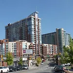 Music Row Retreat With Pool And Free Parking, Walk To Bars!