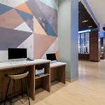 La Quinta Inn & Suites By Wyndham Nashville Downtown Stadium